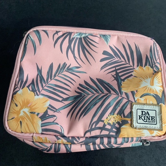 Pink Roxy lunchbox - Picture 2 of 4